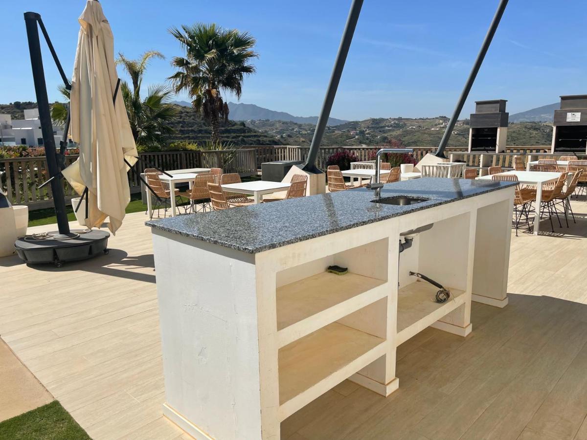 2-Bedroom-Apartment With A Terrace, Pool, Gym Málaga Esterno foto