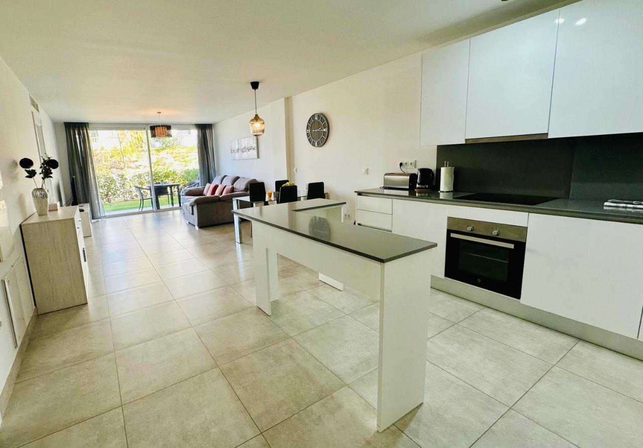 2-Bedroom-Apartment With A Terrace, Pool, Gym Málaga Esterno foto